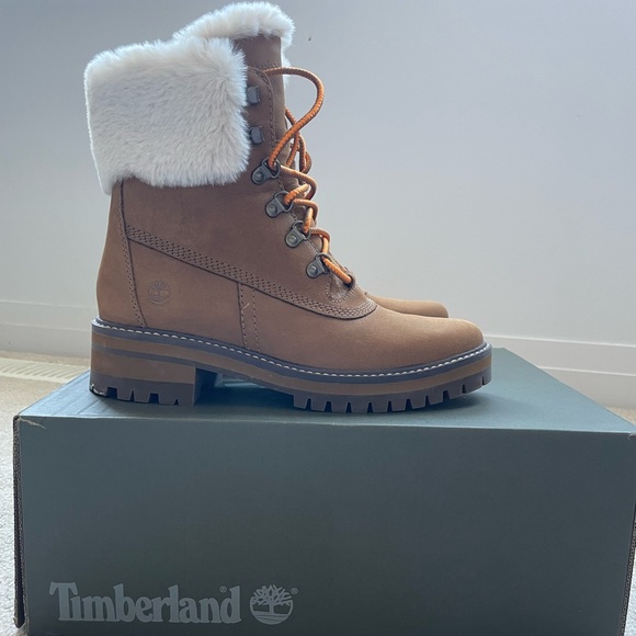 SOLD Timberland Courmayer Valley boots - Picture 3 of 12